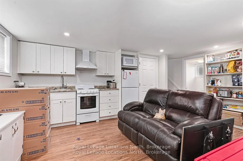 Photo 34 of 594 Oak Street, Collingwood — HOMEH