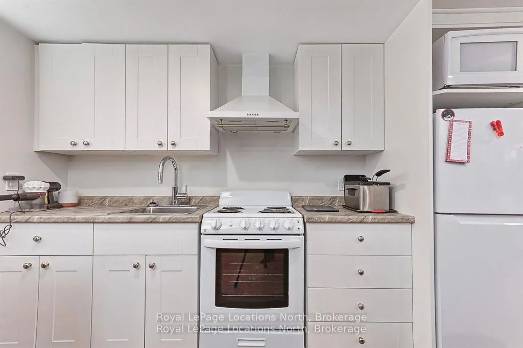 Photo 35 of 594 Oak Street, Collingwood — HOMEH