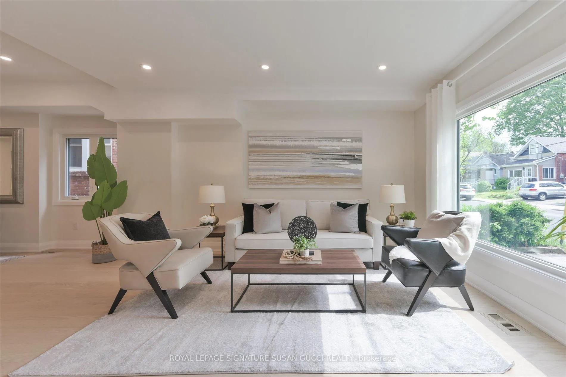 Photo 5 of 99 Chisholm Avenue, Toronto, Woodbine-Lumsden — HOMEH