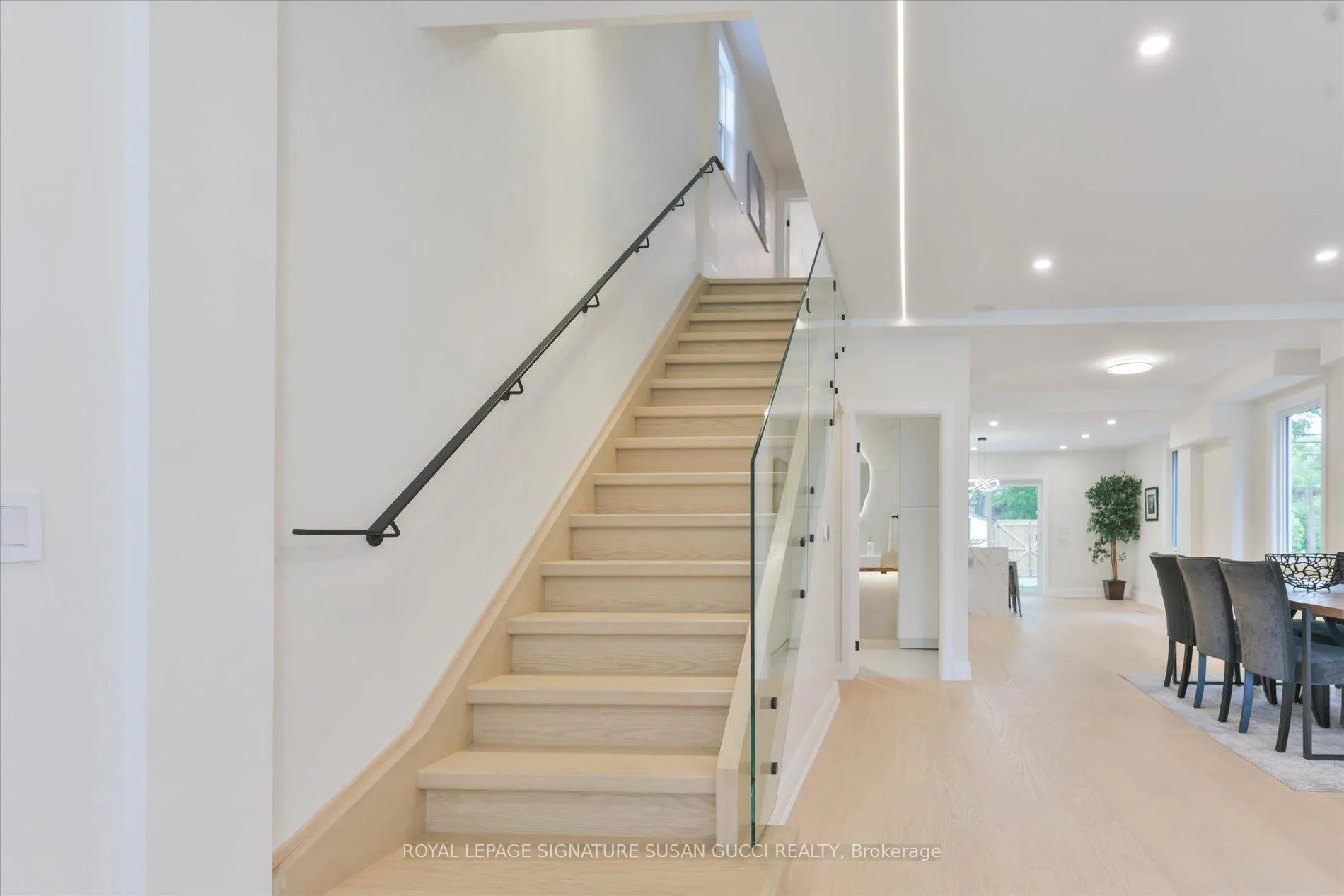 Photo 14 of 99 Chisholm Avenue, Toronto, Woodbine-Lumsden — HOMEH