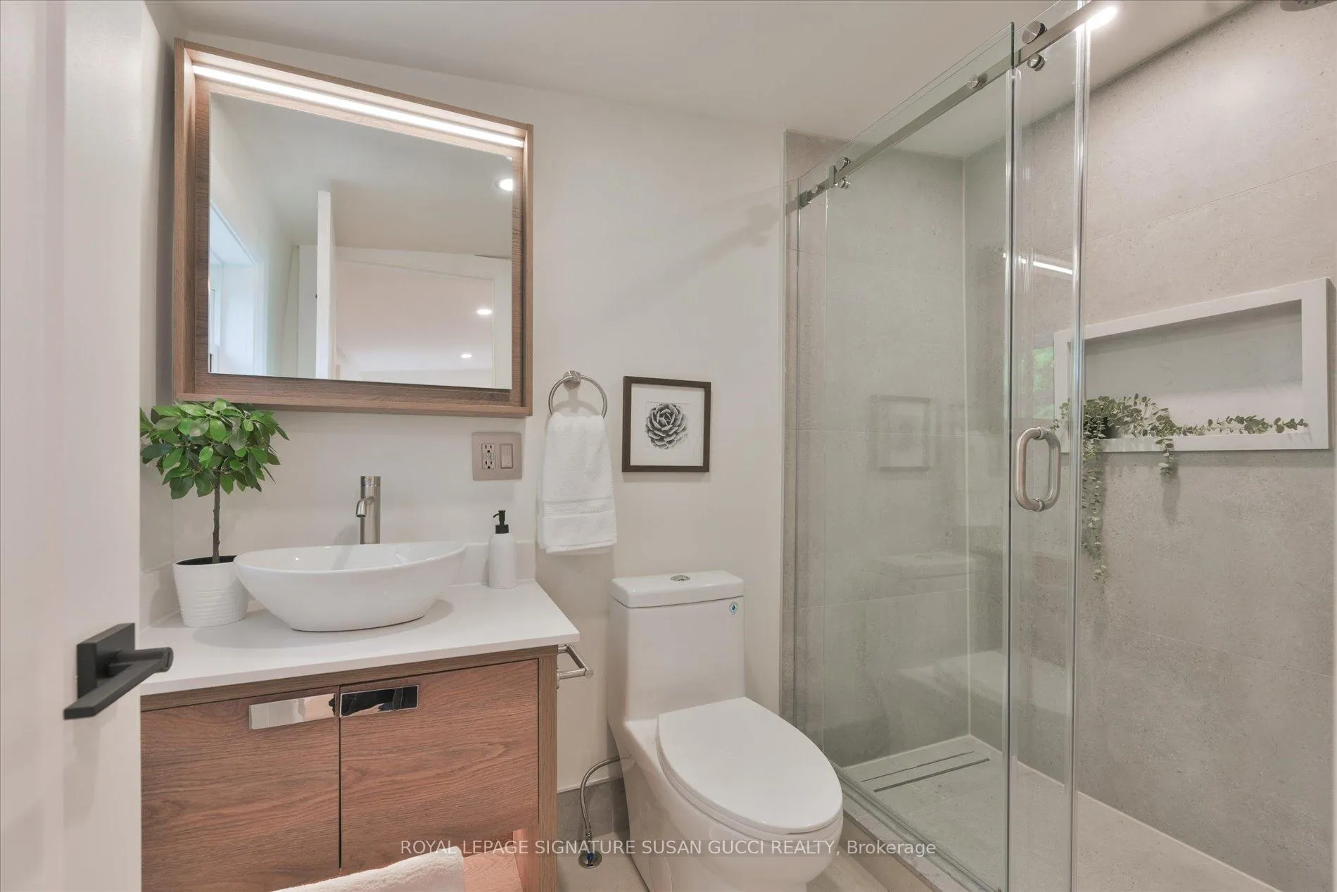Photo 19 of 99 Chisholm Avenue, Toronto, Woodbine-Lumsden — HOMEH