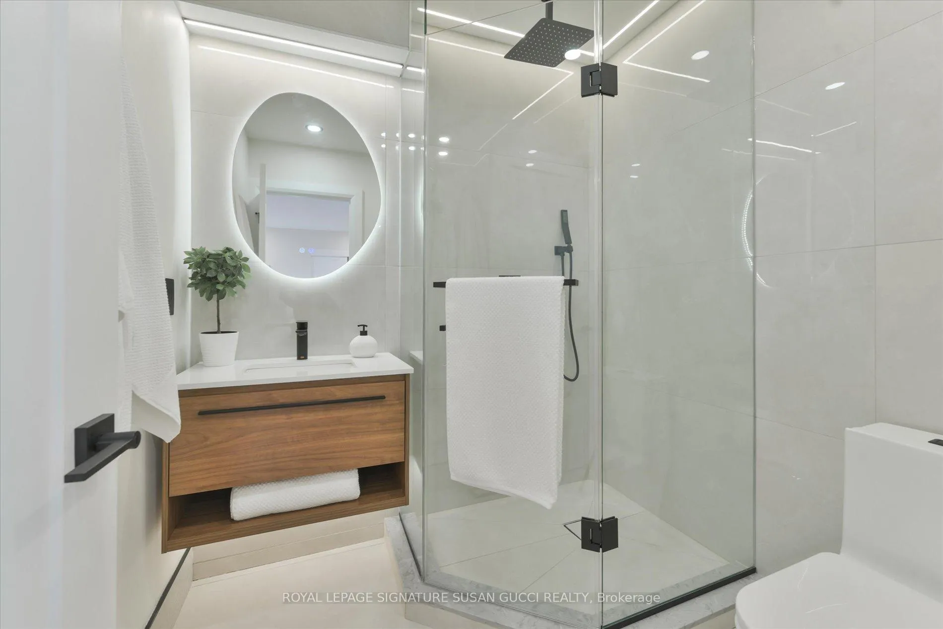Photo 22 of 99 Chisholm Avenue, Toronto, Woodbine-Lumsden — HOMEH