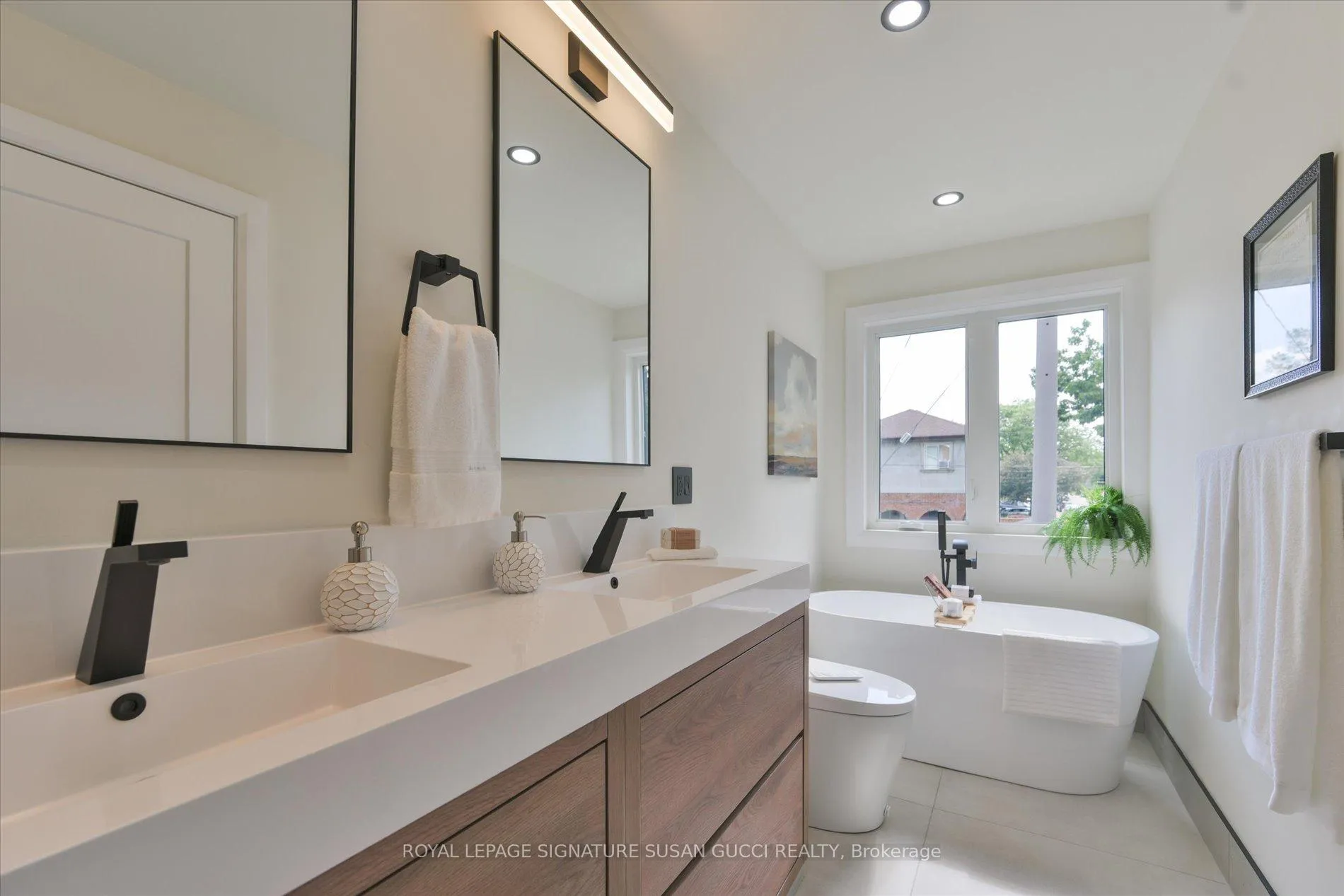 Photo 28 of 99 Chisholm Avenue, Toronto, Woodbine-Lumsden — HOMEH