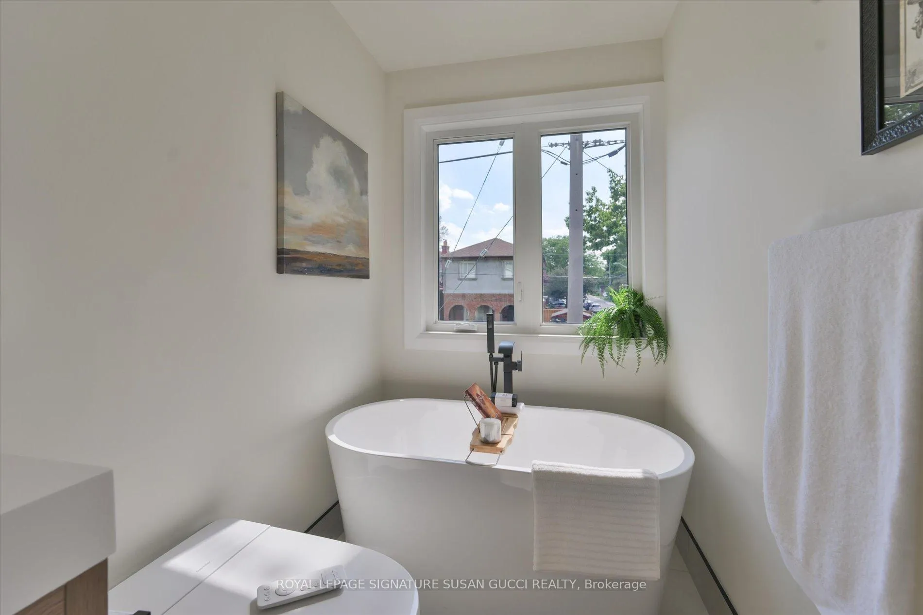 Photo 29 of 99 Chisholm Avenue, Toronto, Woodbine-Lumsden — HOMEH