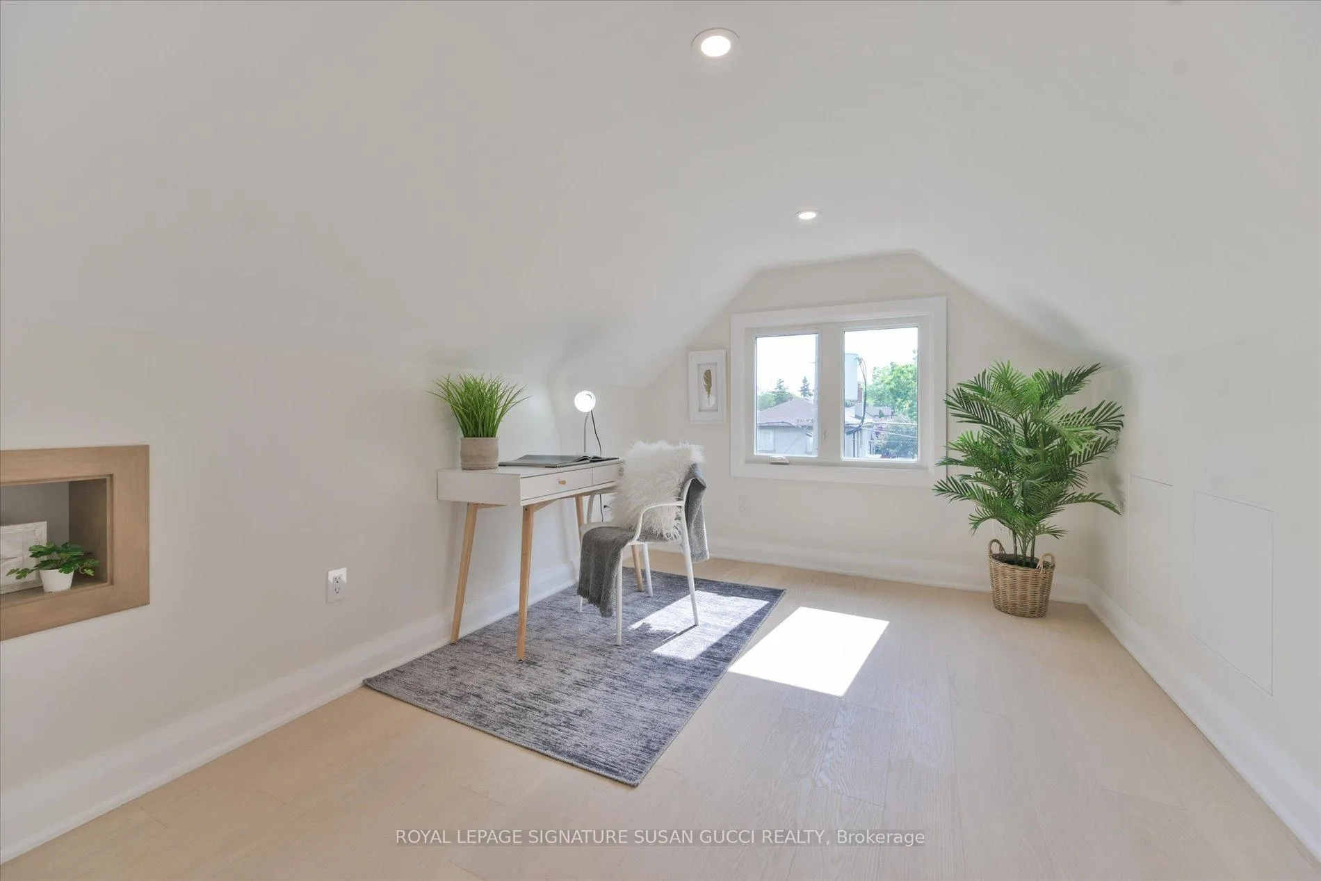Photo 32 of 99 Chisholm Avenue, Toronto, Woodbine-Lumsden — HOMEH