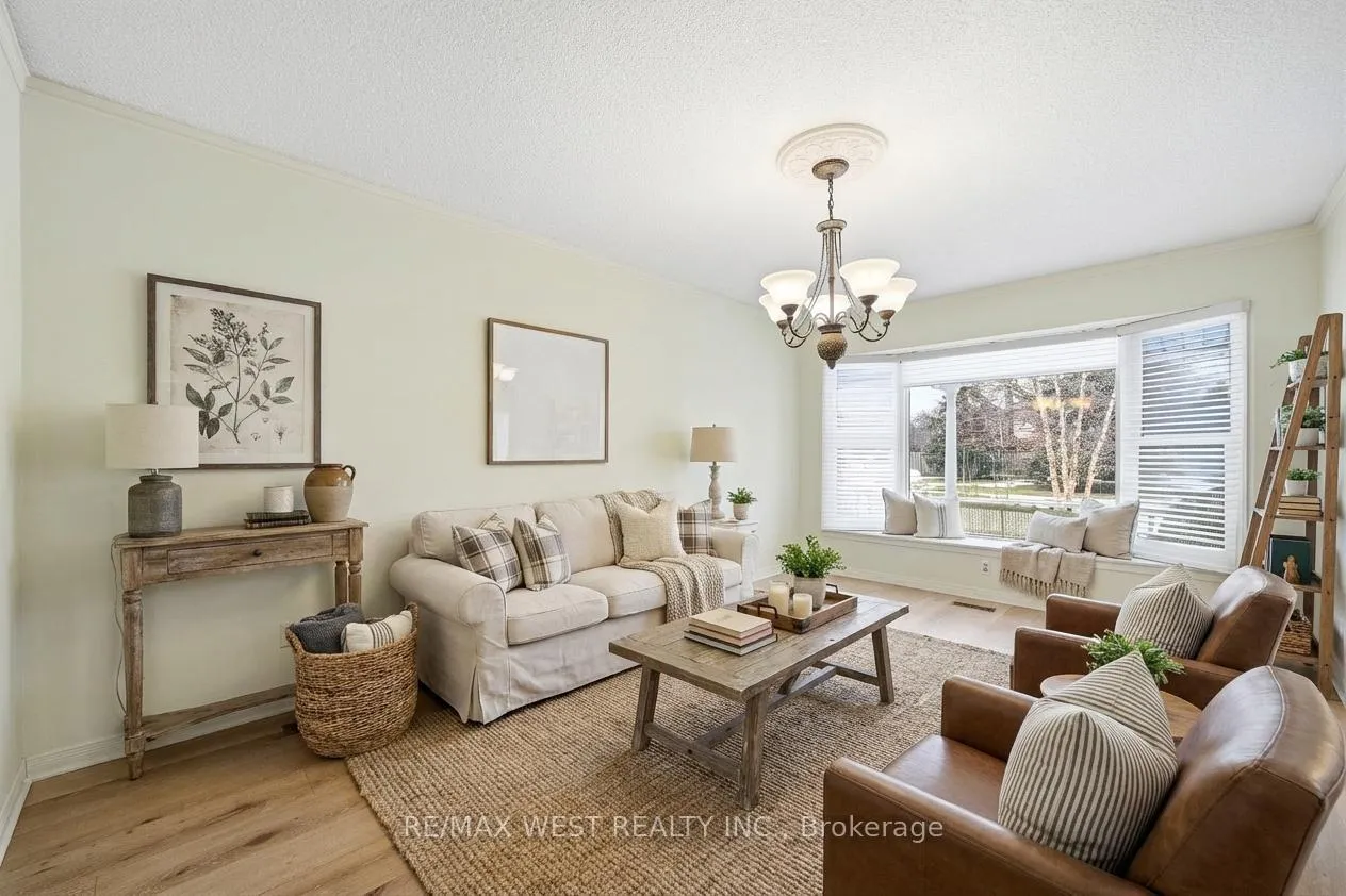 Photo 4 of 690 Robertson Crescent, Milton, Timberlea — HOMEH
