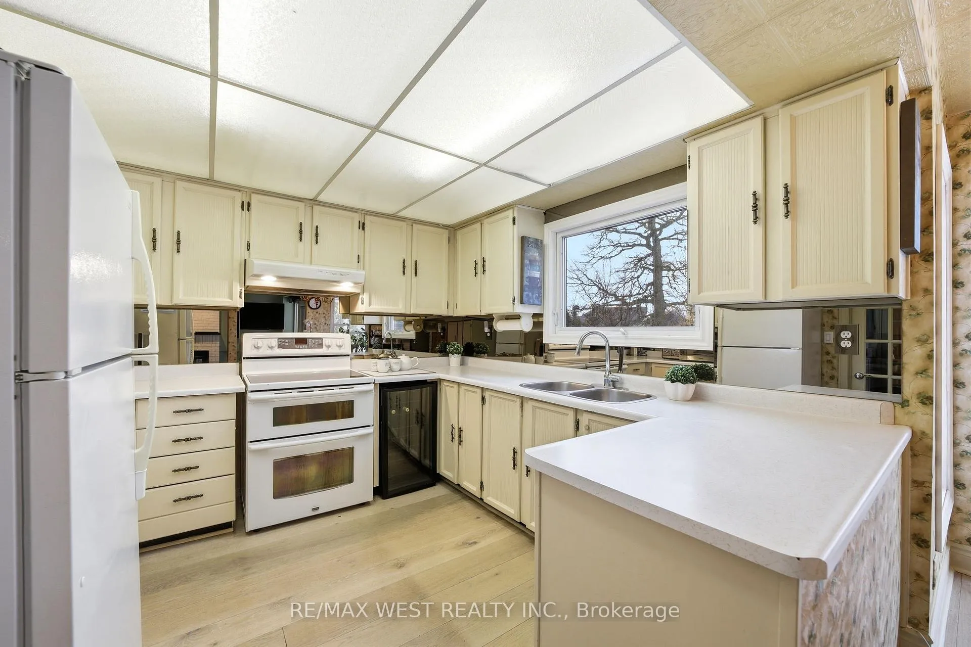 Photo 6 of 690 Robertson Crescent, Milton, Timberlea — HOMEH
