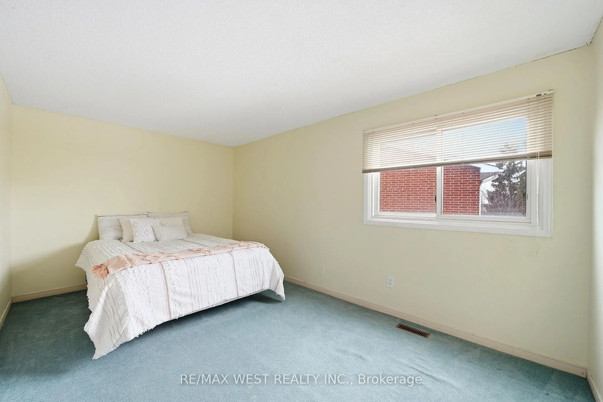 Photo 11 of 690 Robertson Crescent, Milton, Timberlea — HOMEH