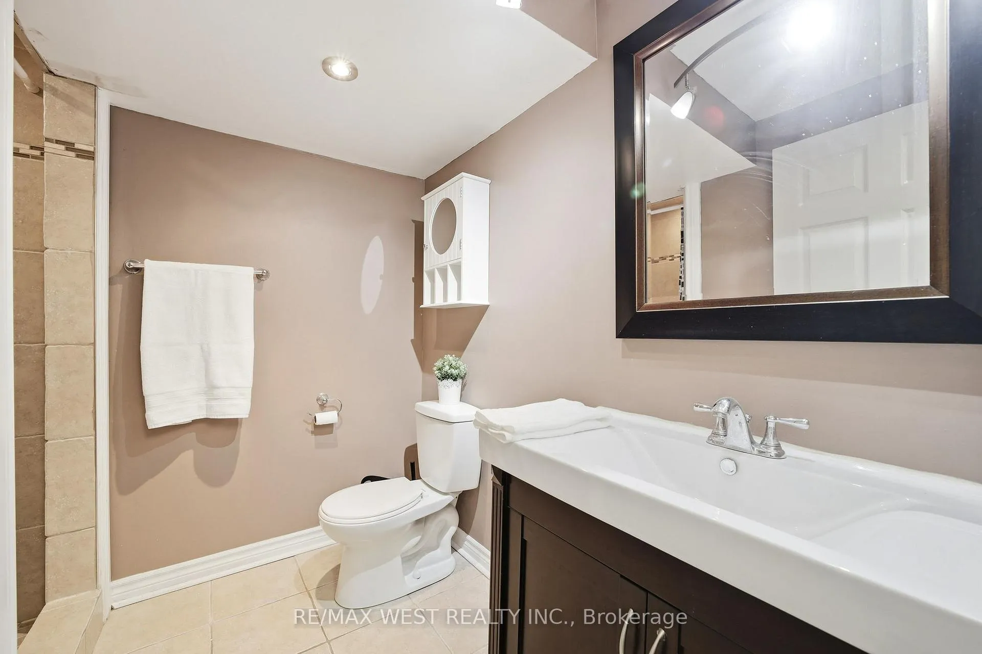Photo 19 of 690 Robertson Crescent, Milton, Timberlea — HOMEH