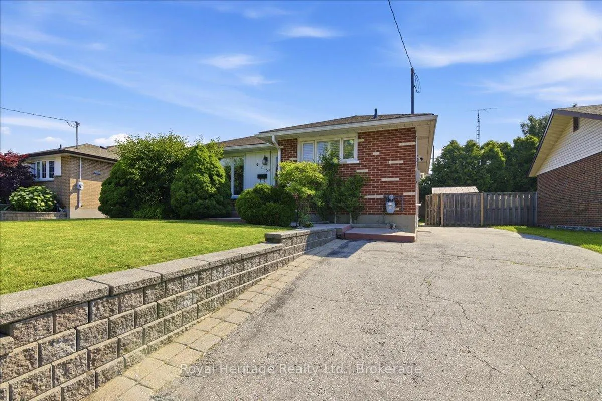 Photo 3 of 413 Elizabeth Street, Oshawa, McLaughlin — HOMEH