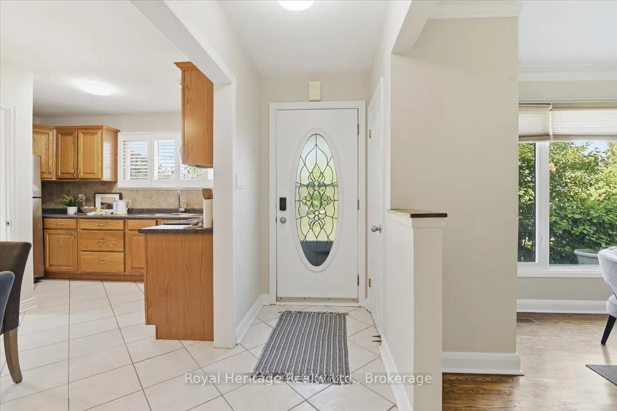 Photo 5 of 413 Elizabeth Street, Oshawa, McLaughlin — HOMEH
