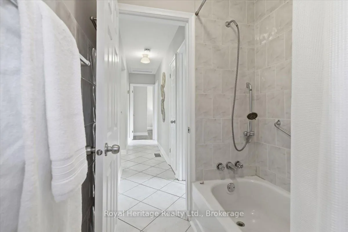 Photo 17 of 413 Elizabeth Street, Oshawa, McLaughlin — HOMEH