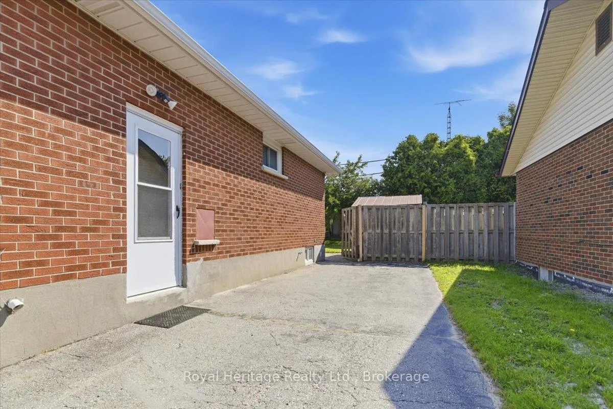 Photo 35 of 413 Elizabeth Street, Oshawa, McLaughlin — HOMEH