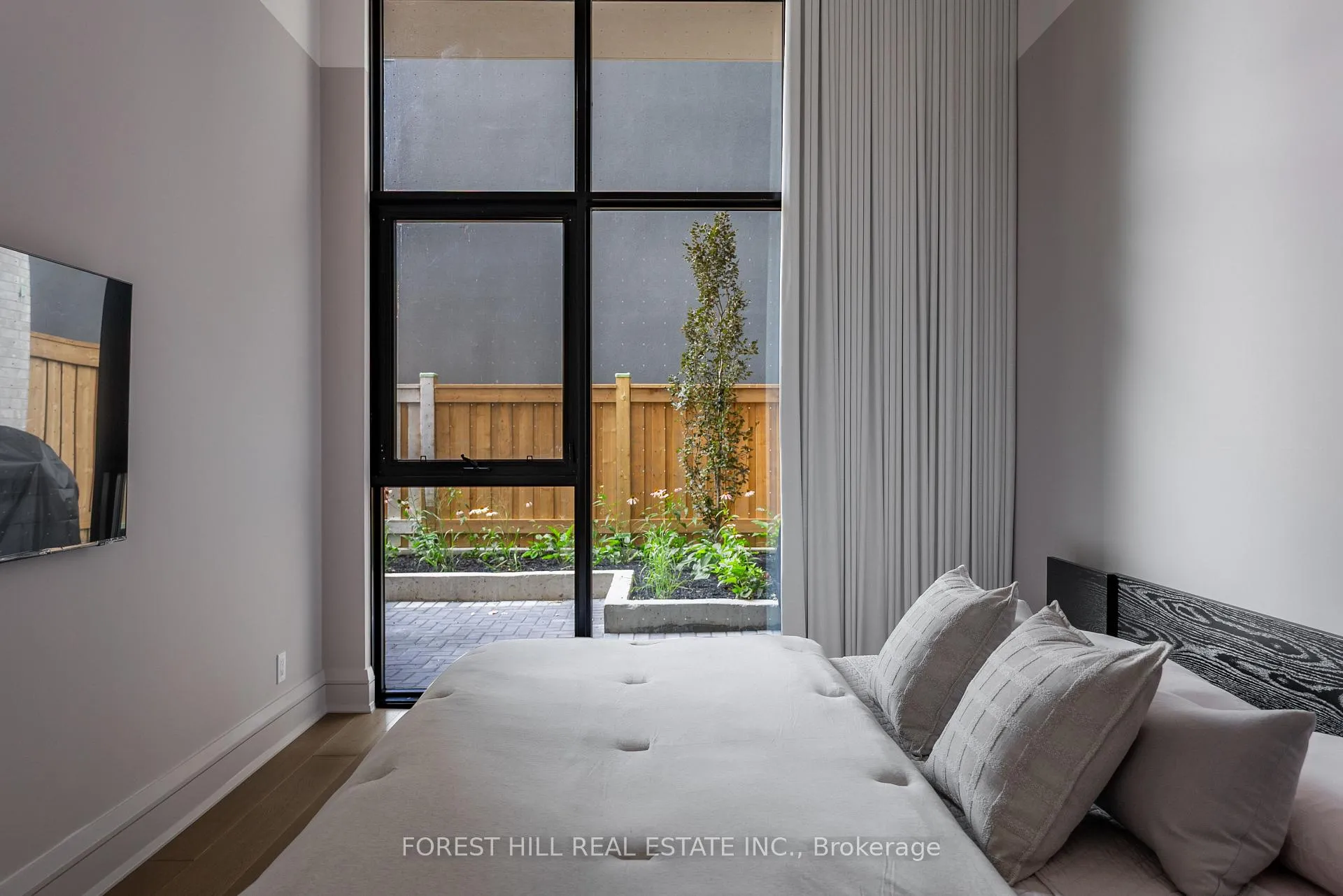 Photo 6 of Unit 1A, 2010 Bathurst Street, Toronto, Humewood-Cedarvale — HOMEH