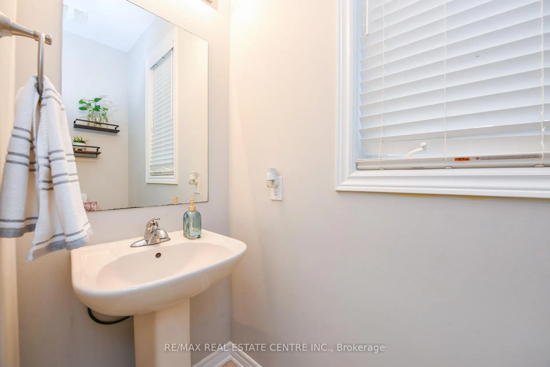 Photo 16 of 682 Megson Terrace, Milton, Willmott — HOMEH