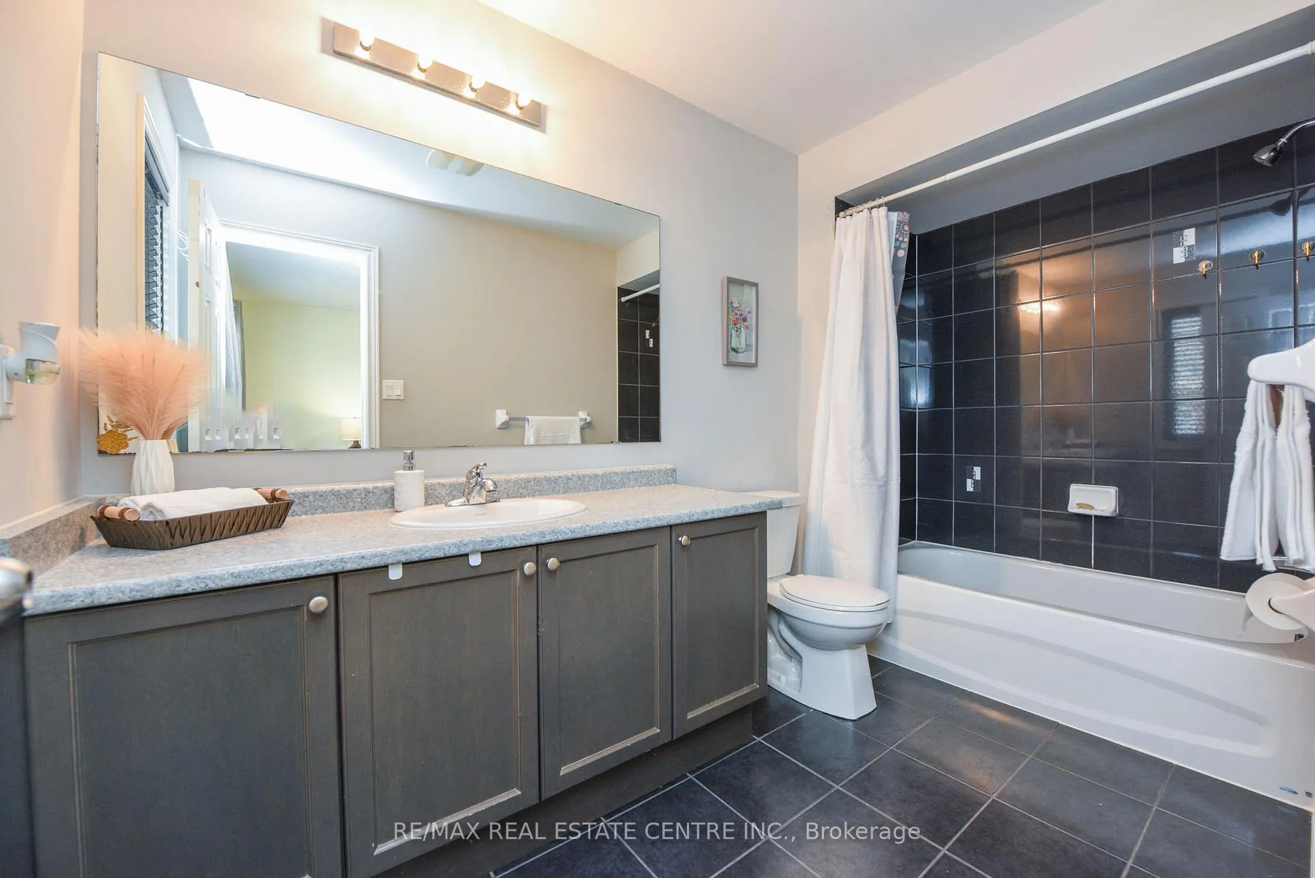 Photo 20 of 682 Megson Terrace, Milton, Willmott — HOMEH