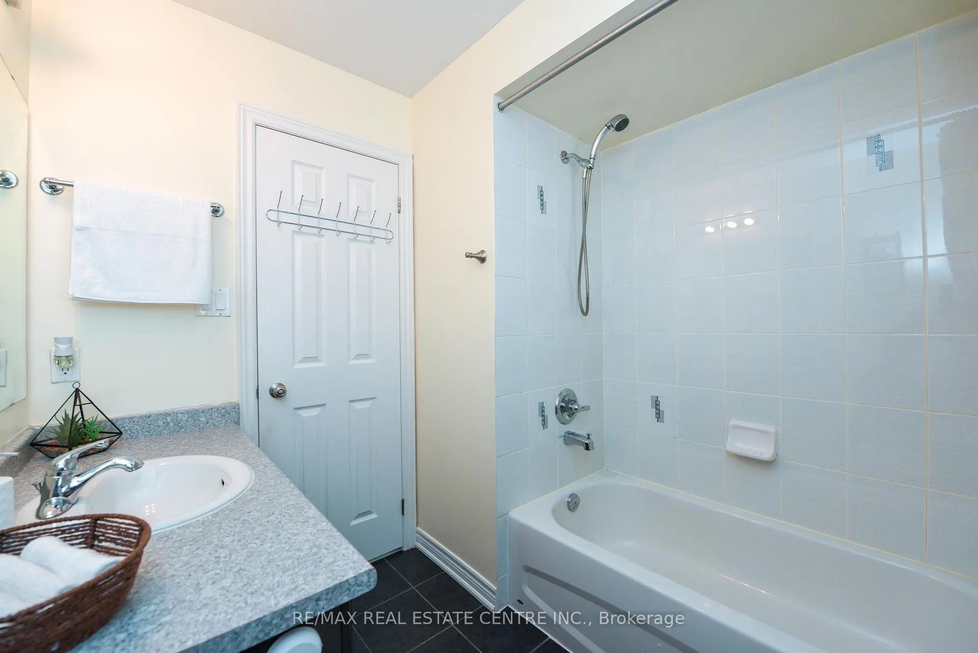 Photo 27 of 682 Megson Terrace, Milton, Willmott — HOMEH