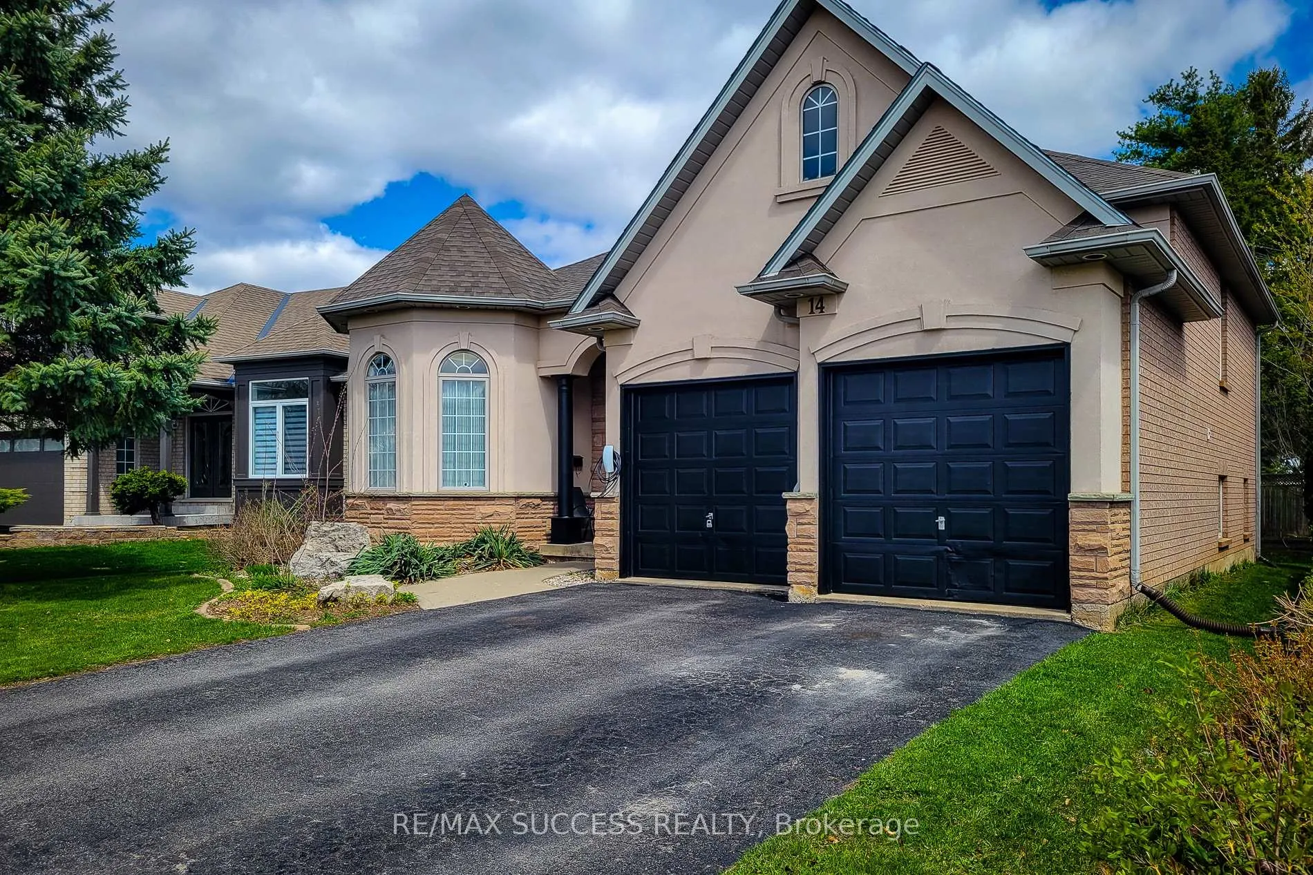 Photo 3 of 14 Casson Lane, Brantford, Greenbrier — HOMEH