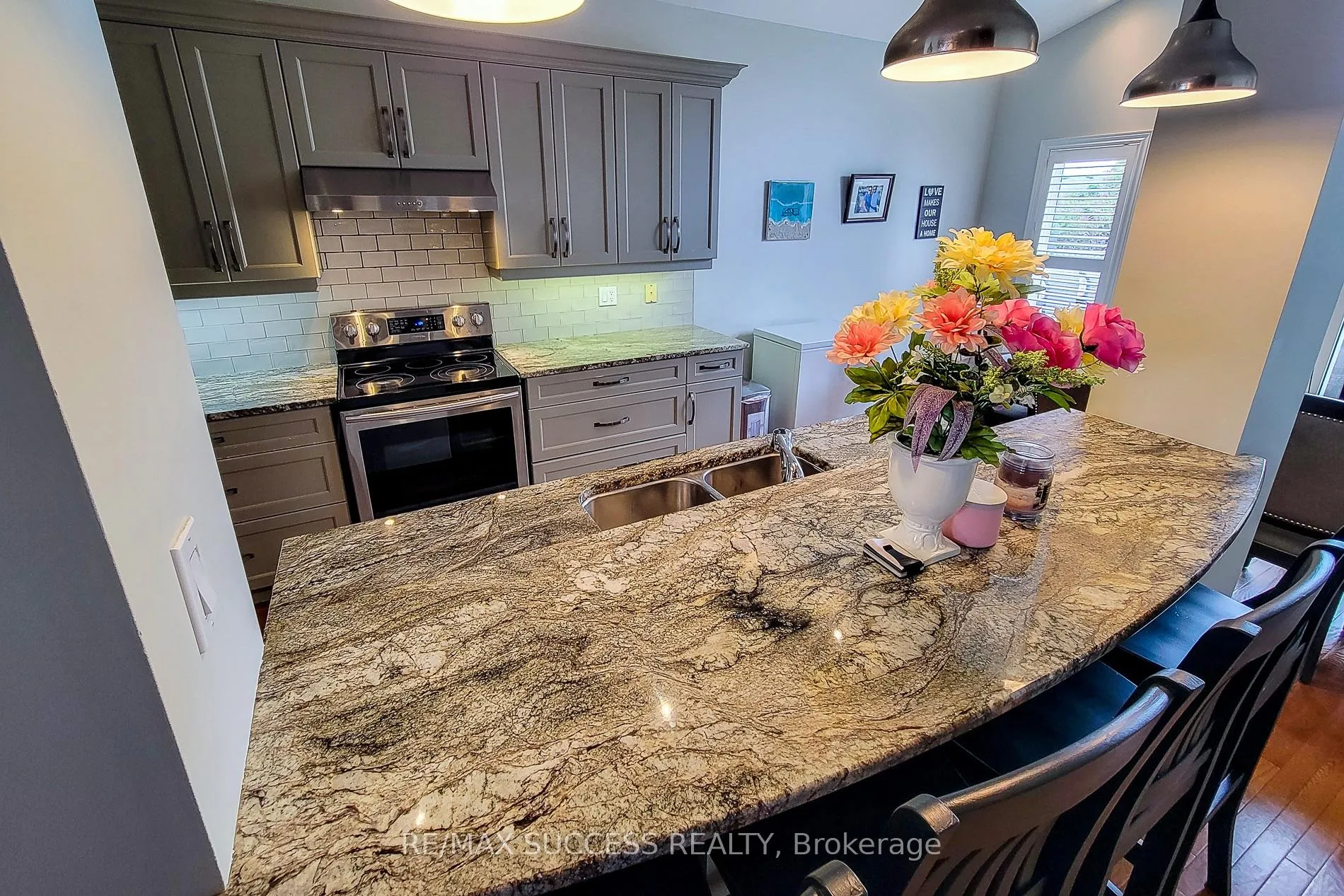 Photo 18 of 14 Casson Lane, Brantford, Greenbrier — HOMEH