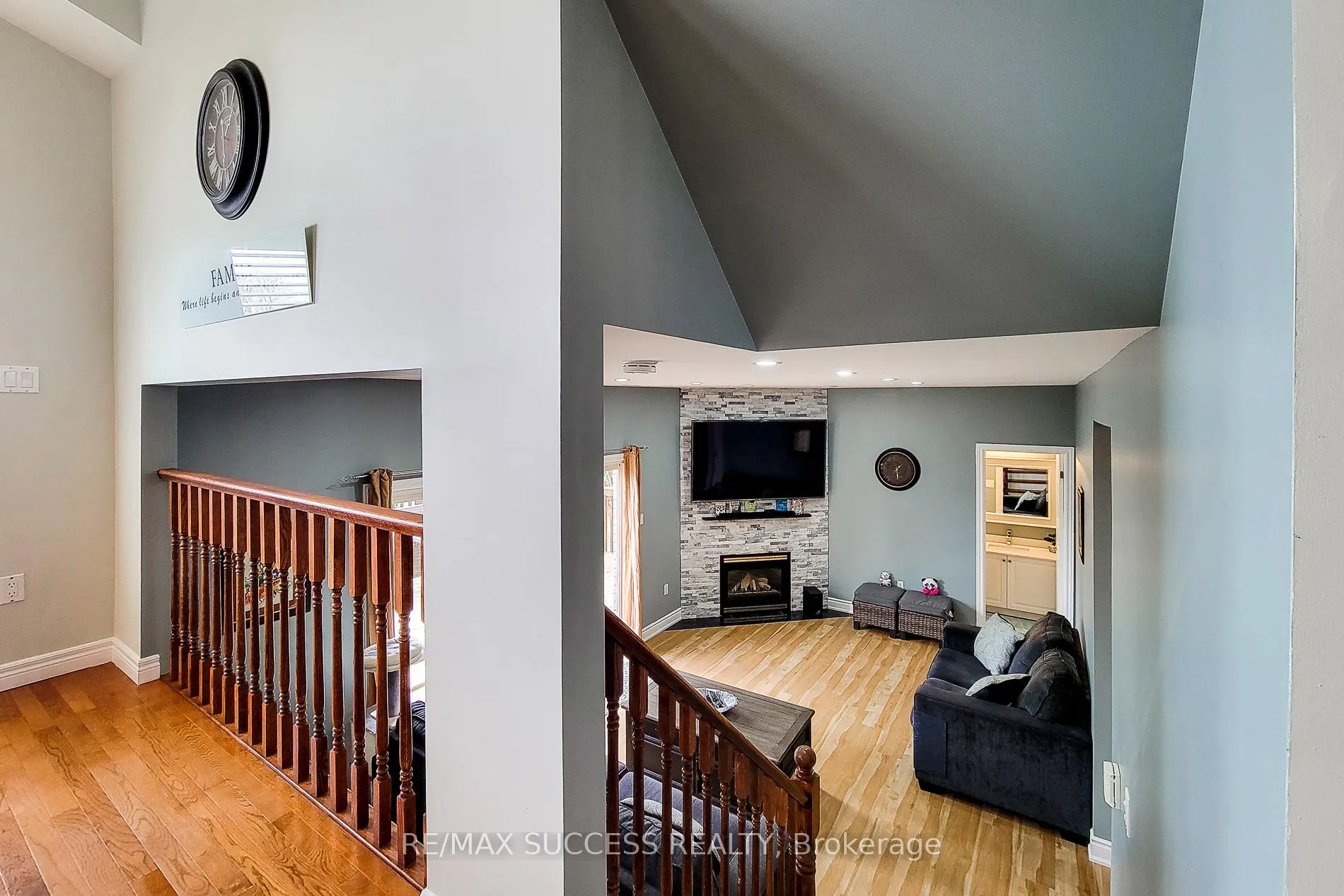 Photo 21 of 14 Casson Lane, Brantford, Greenbrier — HOMEH