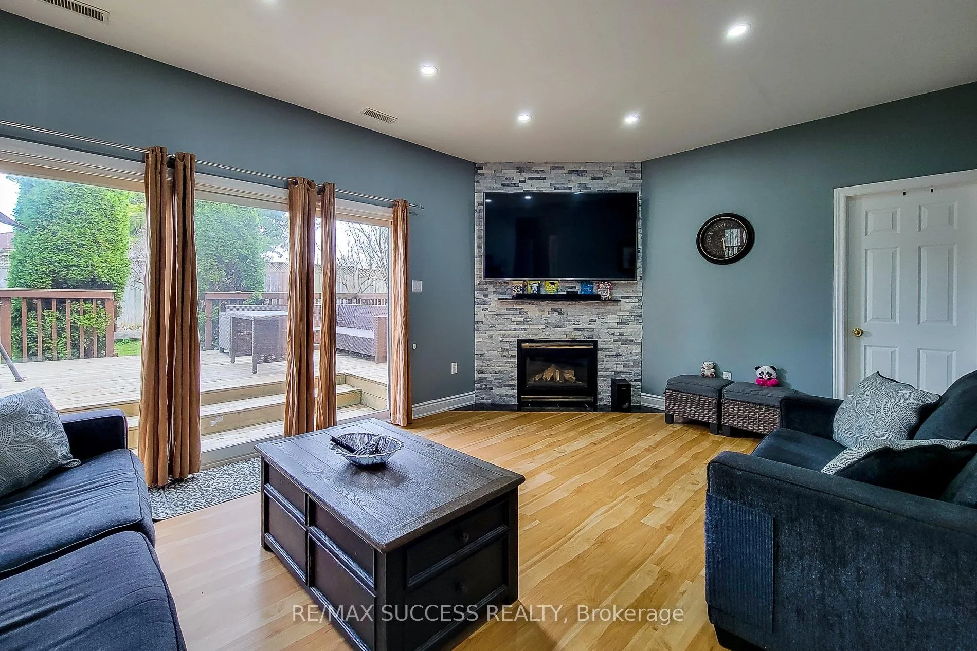 Photo 24 of 14 Casson Lane, Brantford, Greenbrier — HOMEH