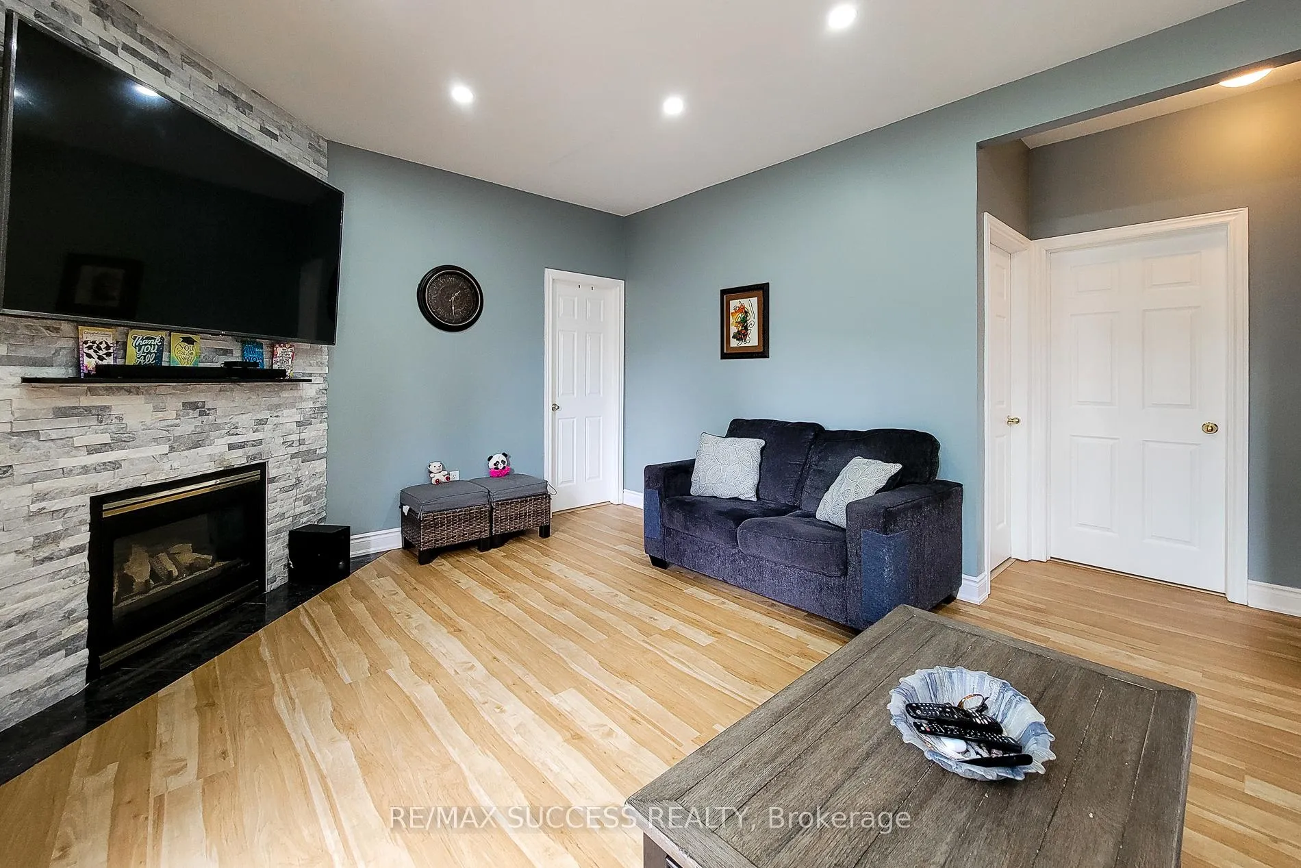 Photo 25 of 14 Casson Lane, Brantford, Greenbrier — HOMEH
