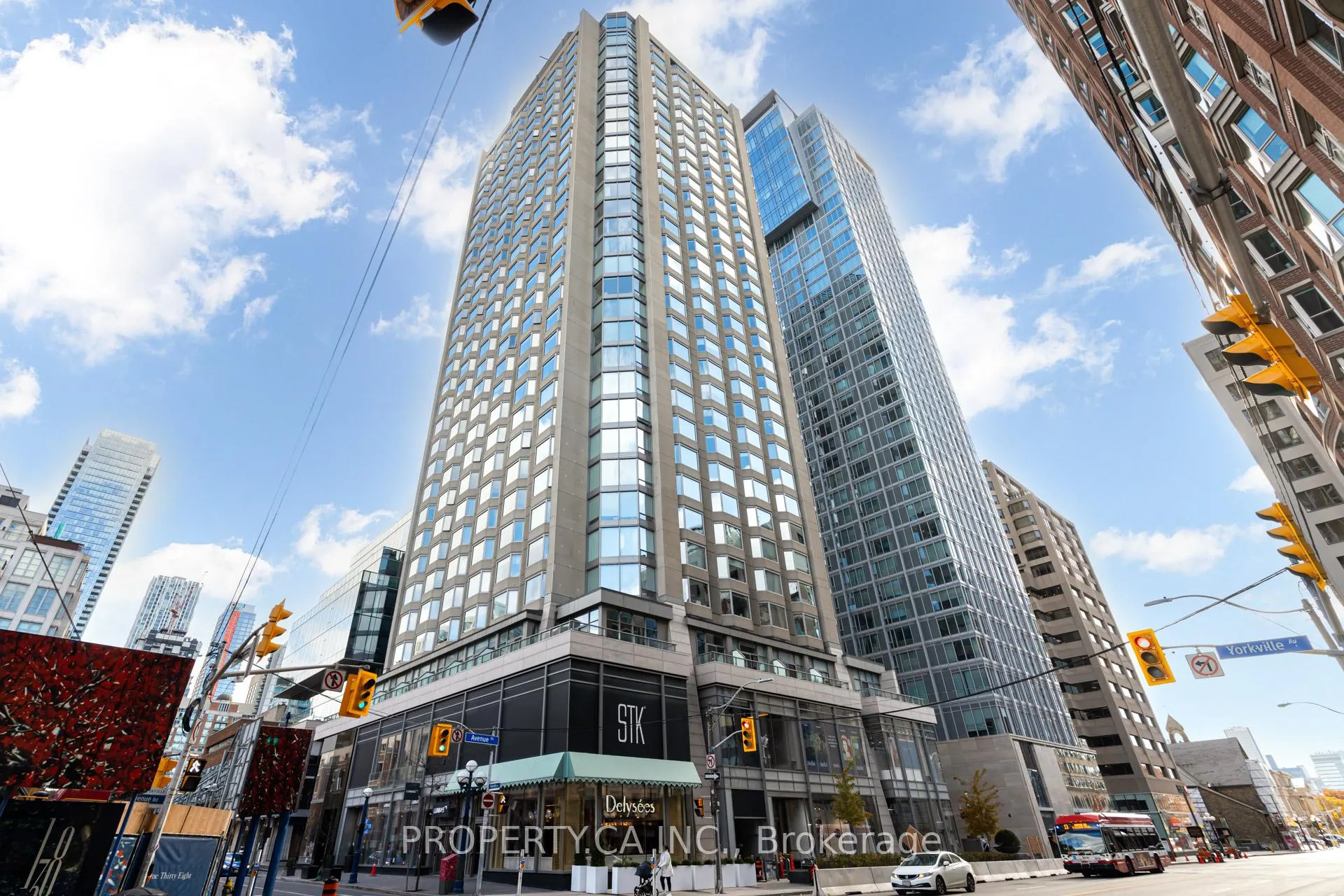 Front of Unit 1514, 155 Yorkville Avenue