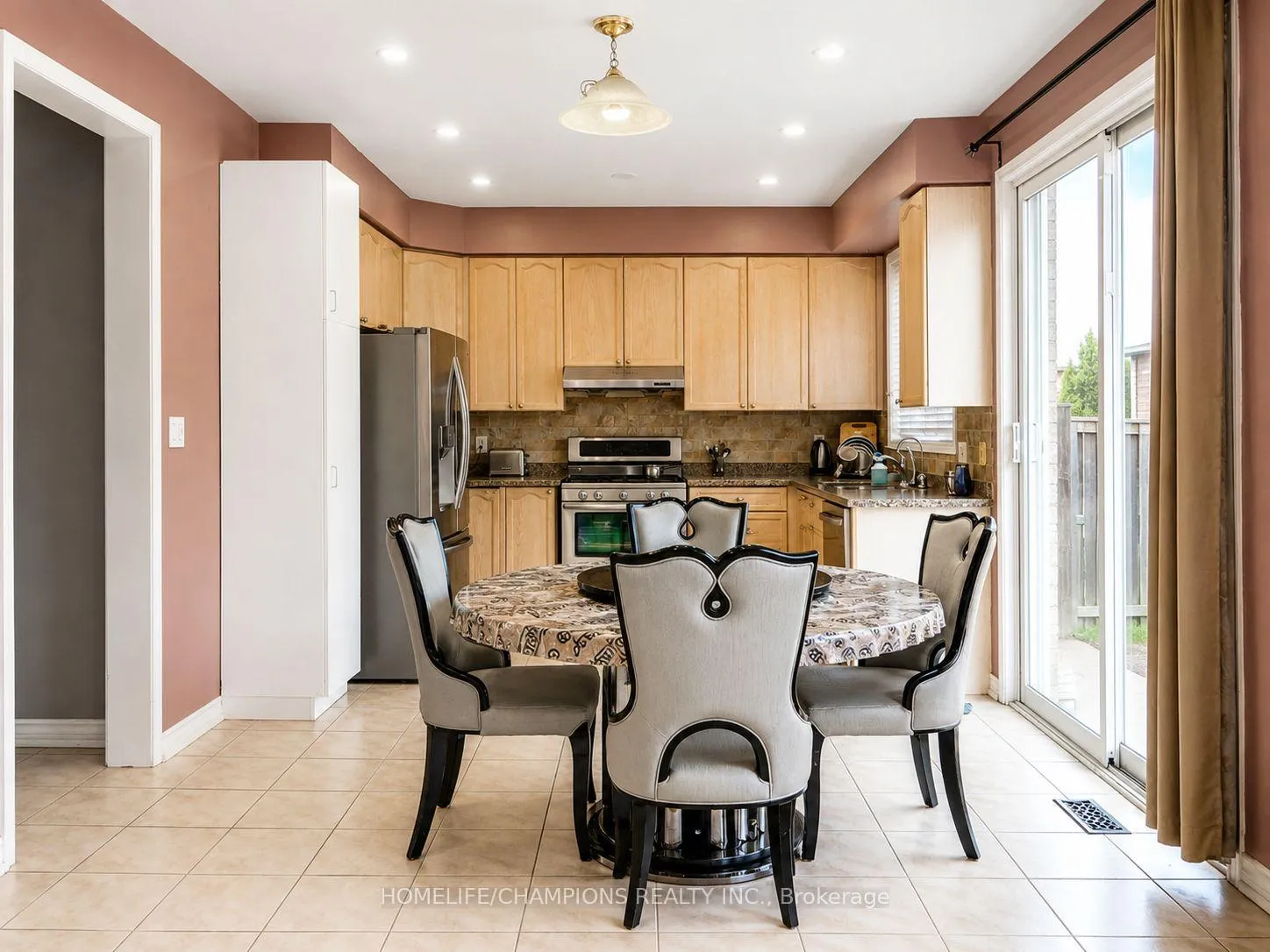 Photo 8 of 14 Benmore Crescent, Brampton, Vales of Castlemore — HOMEH