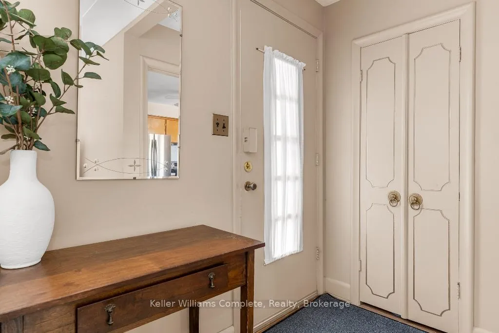 Photo 4 of 139 Tragina Avenue S, Hamilton, Bartonville — HOMEH