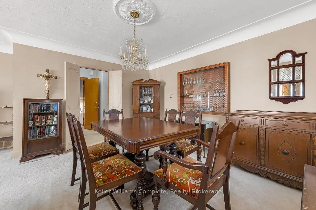 Photo 7 of 139 Tragina Avenue S, Hamilton, Bartonville — HOMEH