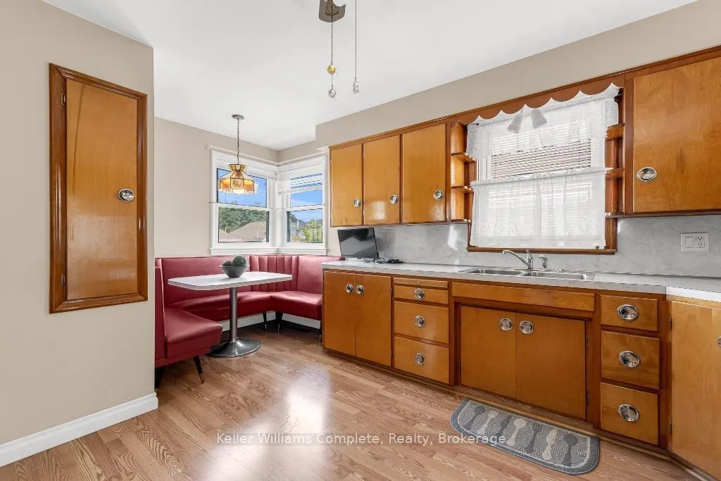 Photo 9 of 139 Tragina Avenue S, Hamilton, Bartonville — HOMEH
