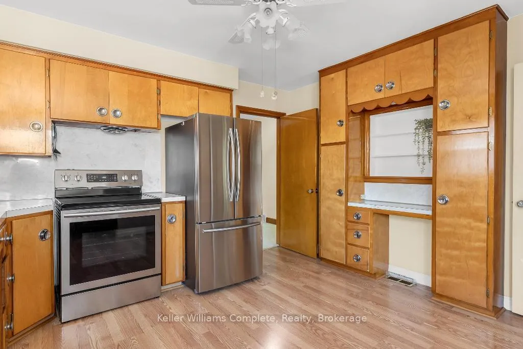 Photo 11 of 139 Tragina Avenue S, Hamilton, Bartonville — HOMEH