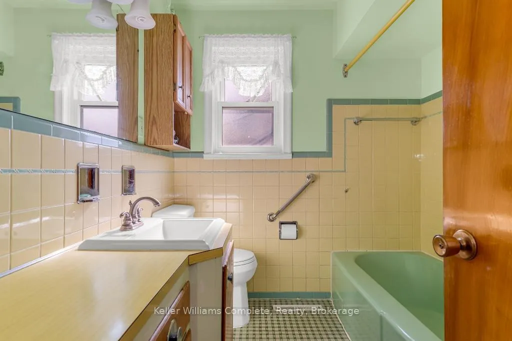 Photo 18 of 139 Tragina Avenue S, Hamilton, Bartonville — HOMEH