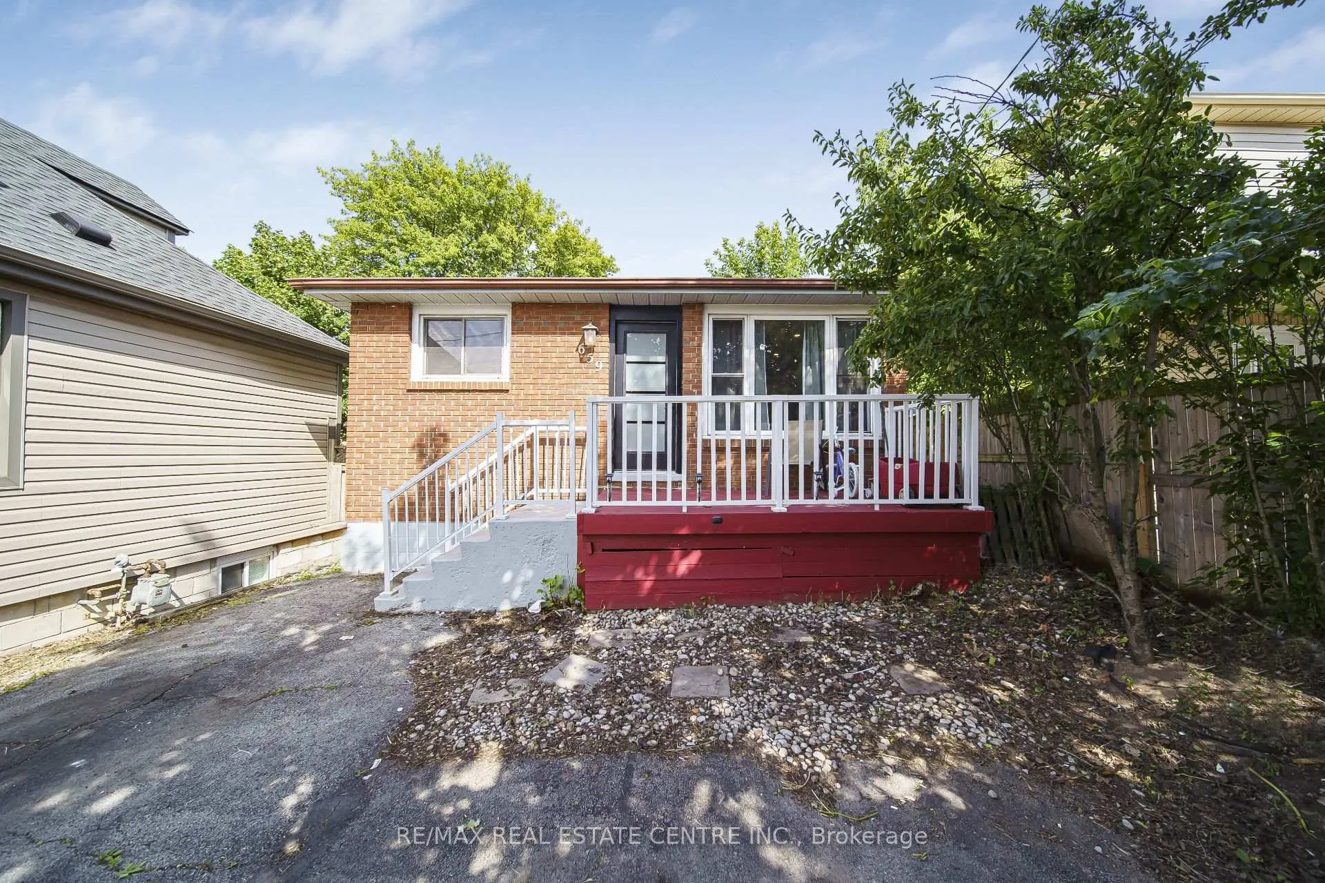 Photo of 659 Upper Wellington Street E