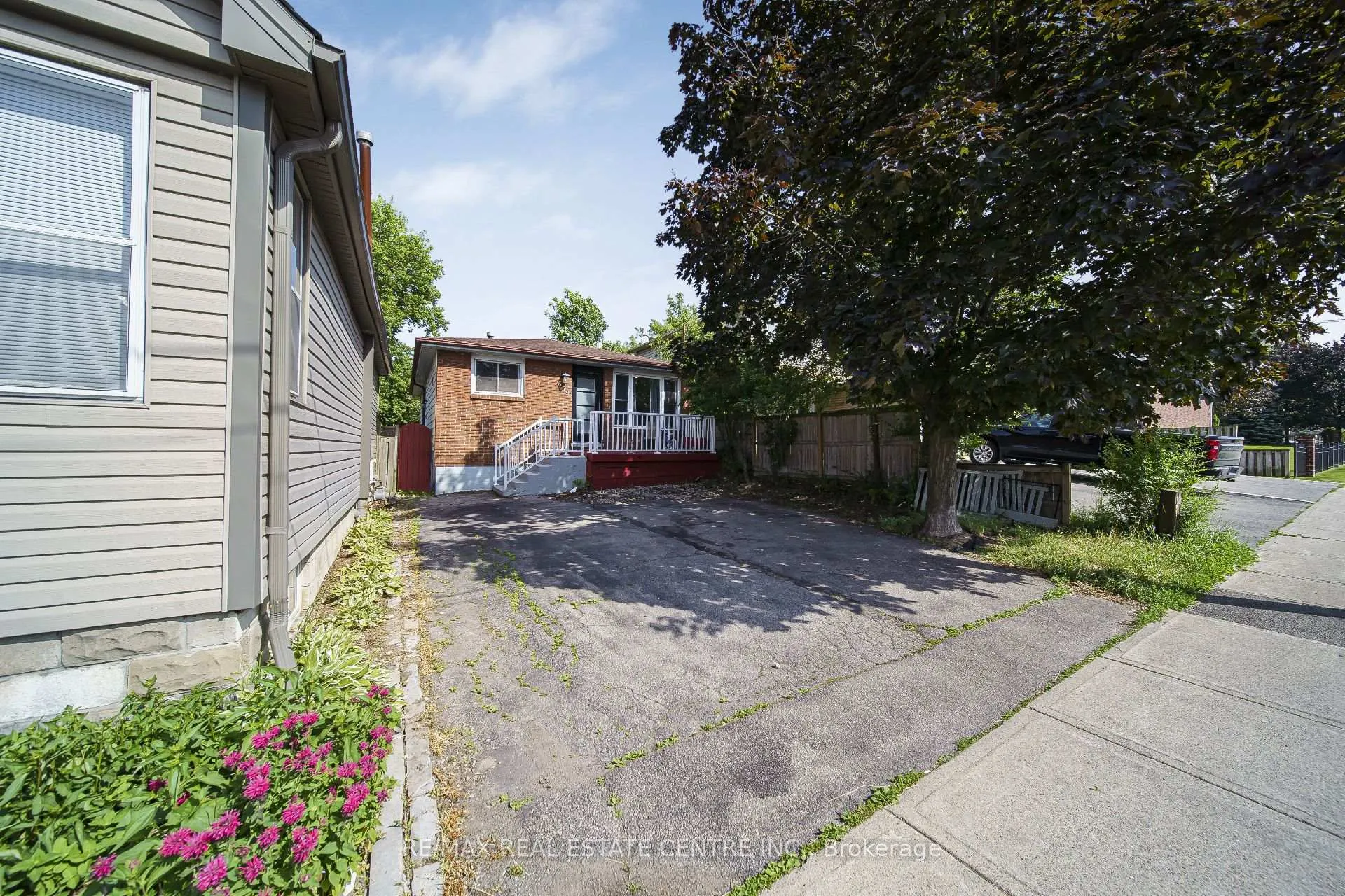 Photo 2 of 659 Upper Wellington Street E, Hamilton, Centremount — HOMEH