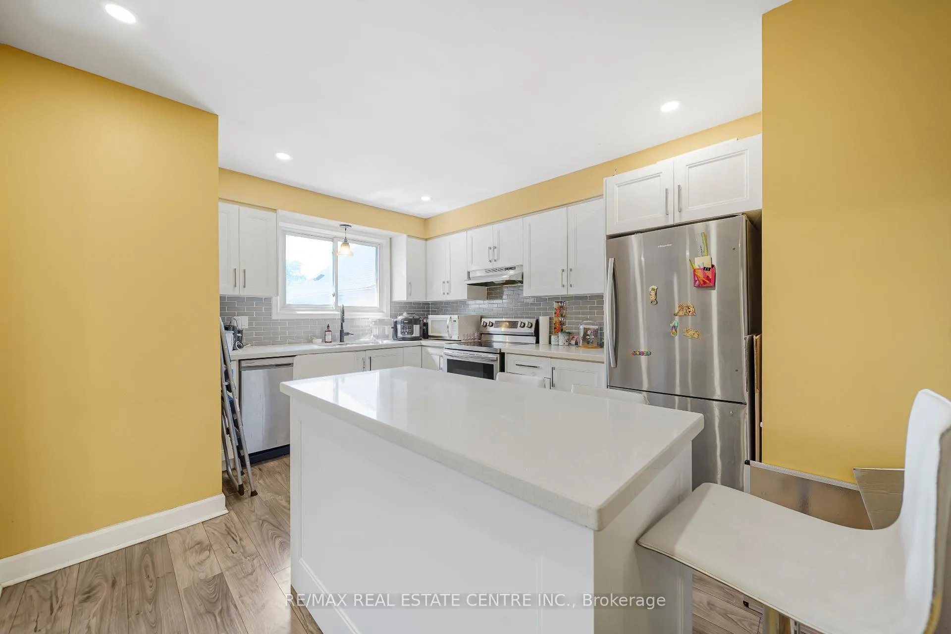 Photo 17 of 659 Upper Wellington Street E, Hamilton, Centremount — HOMEH