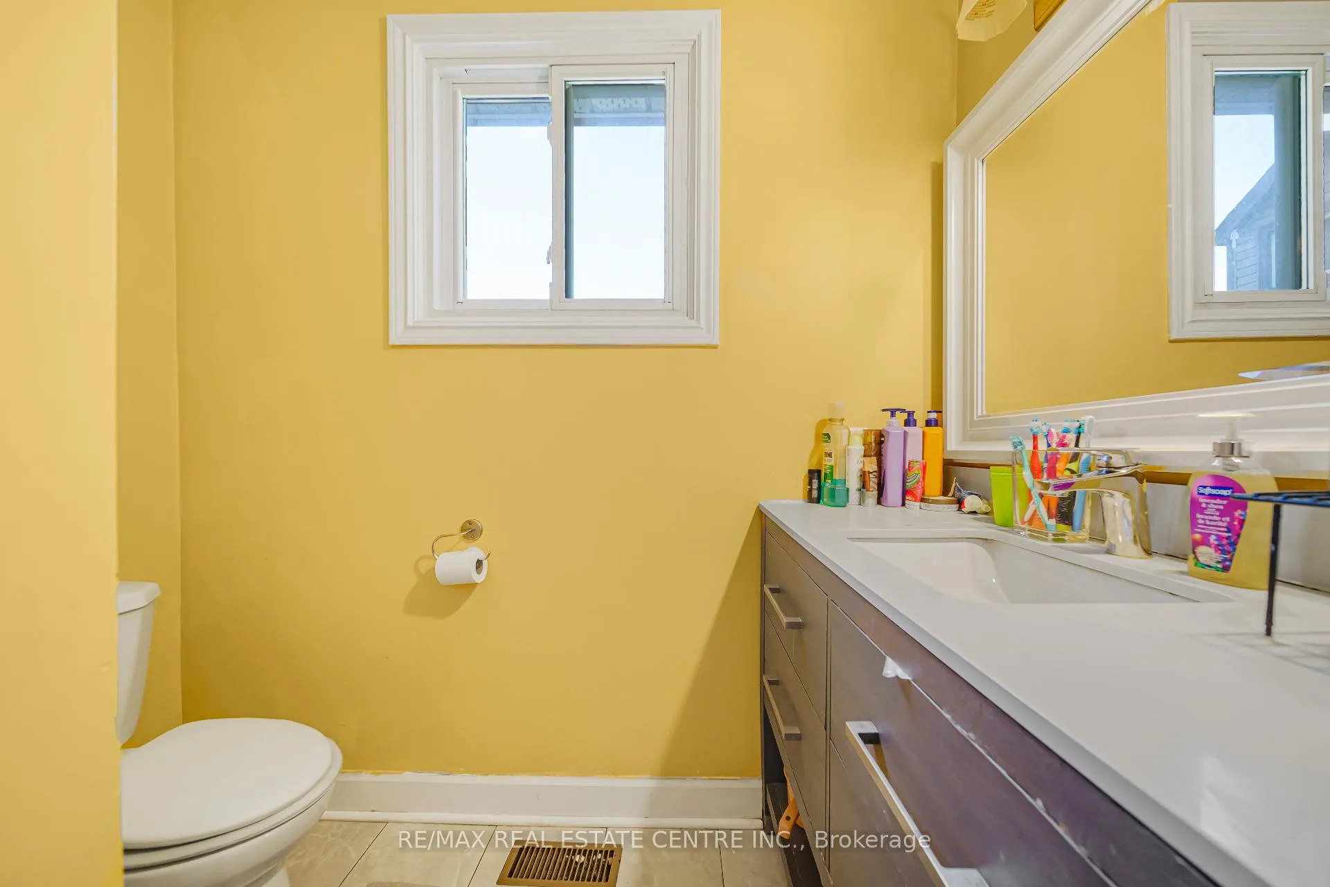 Photo 25 of 659 Upper Wellington Street E, Hamilton, Centremount — HOMEH