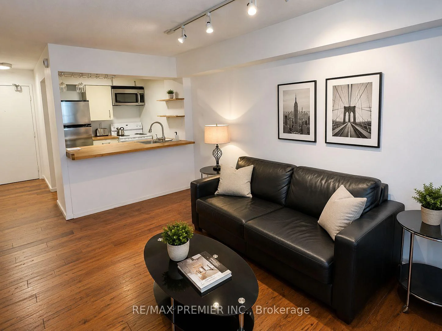 Photo 4 of Unit 718, 80 St Patrick Street, Toronto, Kensington-Chinatown — HOMEH