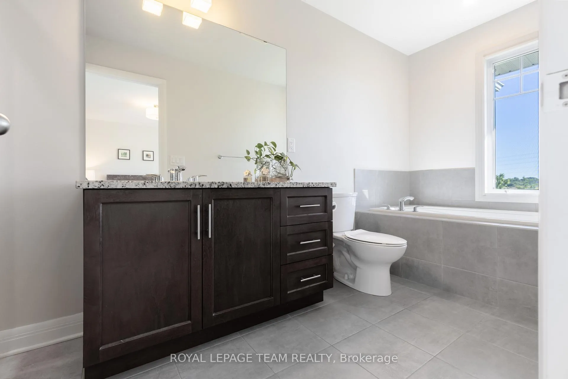 Photo 35 of 86 Escarpment Crescent, Ottawa, Kanata - Kanata Lakes/Heritage Hills — HOMEH