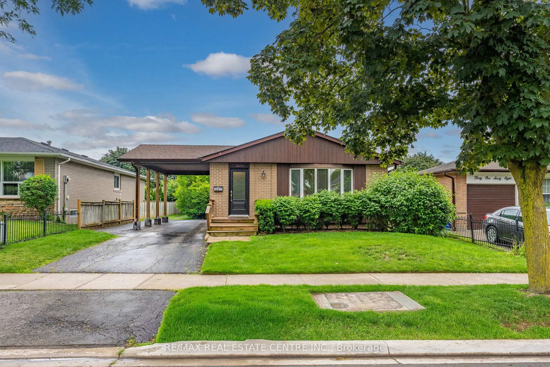 Photo 2 of 3170 Palmer Drive, Burlington, Palmer — HOMEH