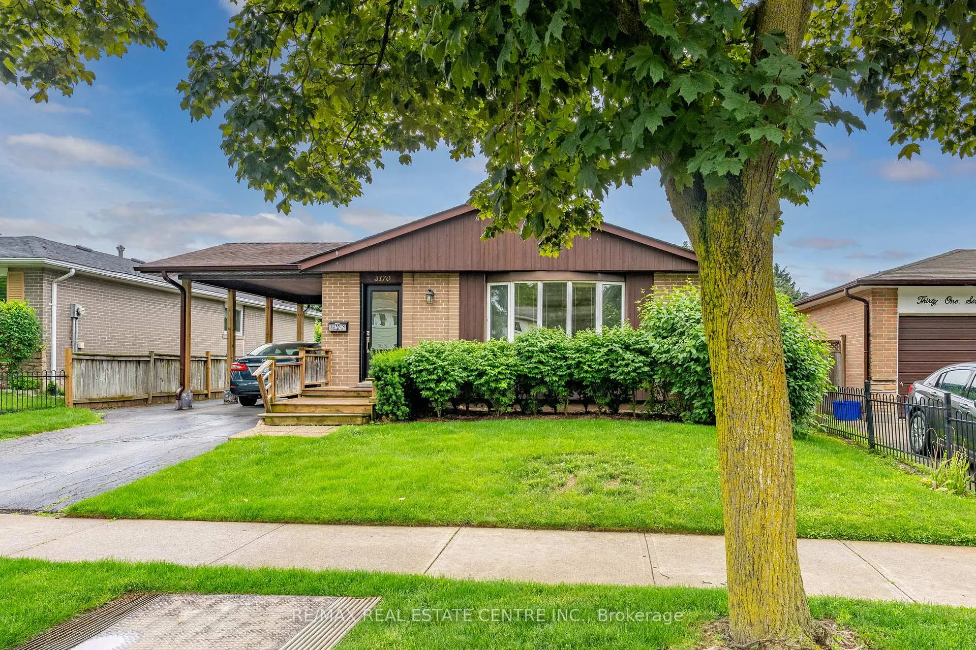 Photo 3 of 3170 Palmer Drive, Burlington, Palmer — HOMEH