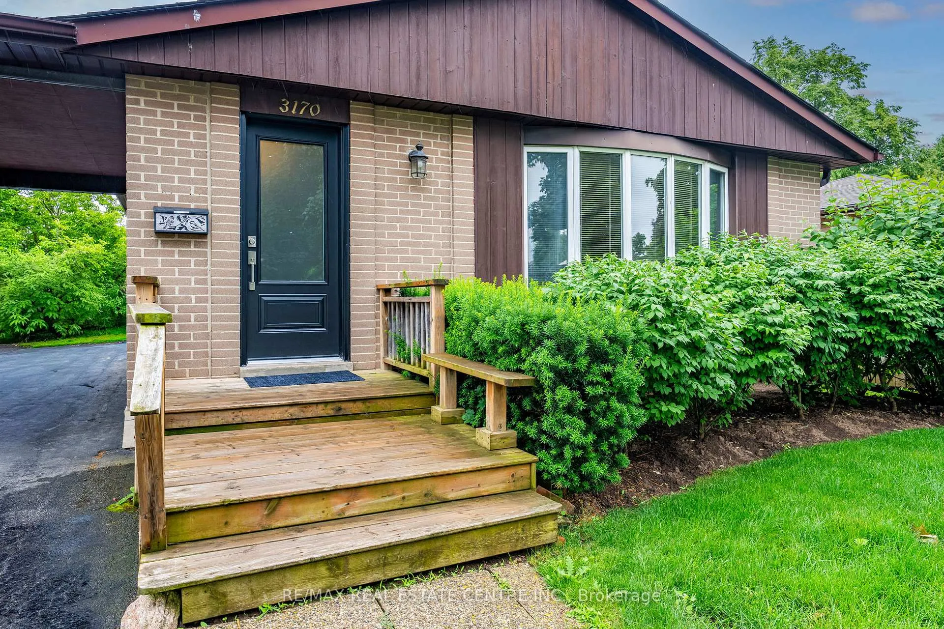 Photo 4 of 3170 Palmer Drive, Burlington, Palmer — HOMEH