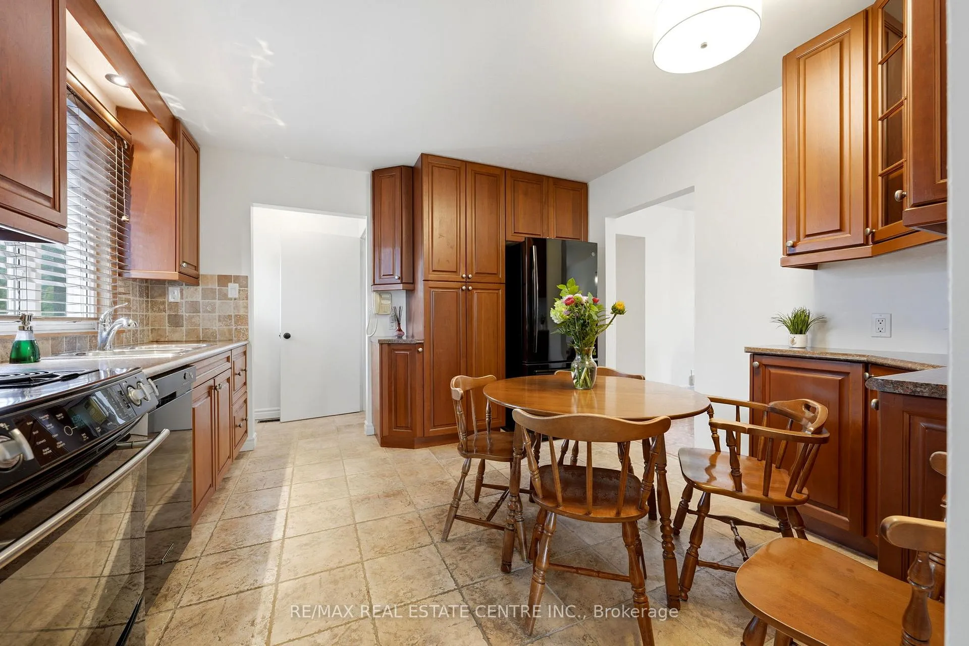 Photo 16 of 3170 Palmer Drive, Burlington, Palmer — HOMEH