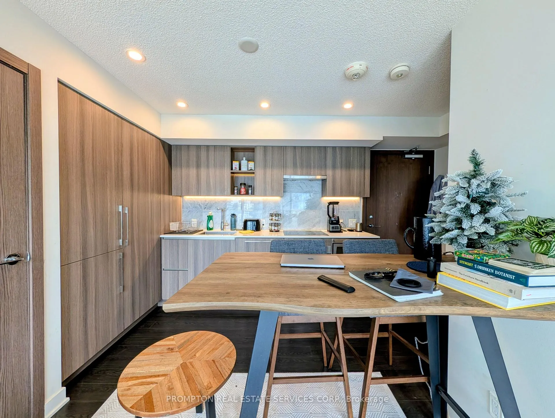 Photo 2 of Unit 1905, 19 Bathurst Street, Toronto, Waterfront Communities — HOMEH