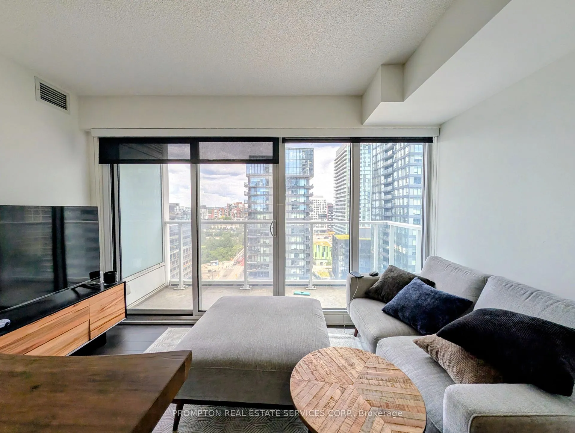 Photo 4 of Unit 1905, 19 Bathurst Street, Toronto, Waterfront Communities — HOMEH
