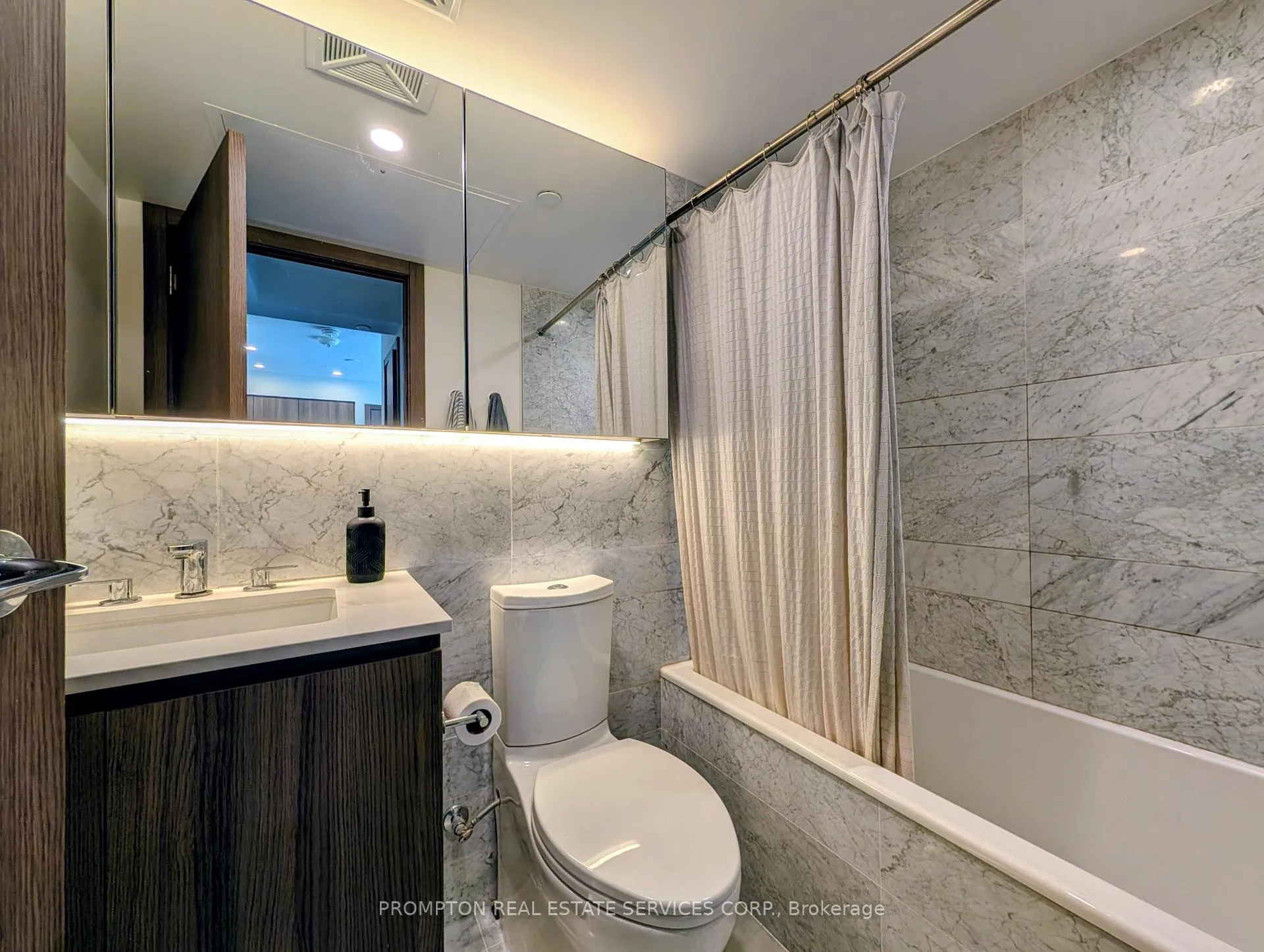Photo 10 of Unit 1905, 19 Bathurst Street, Toronto, Waterfront Communities — HOMEH