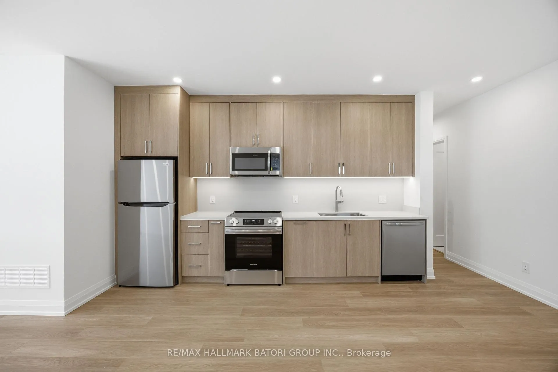 Photo 3 of Unit 2, 56 Camberwell Road, Toronto, Humewood-Cedarvale — HOMEH