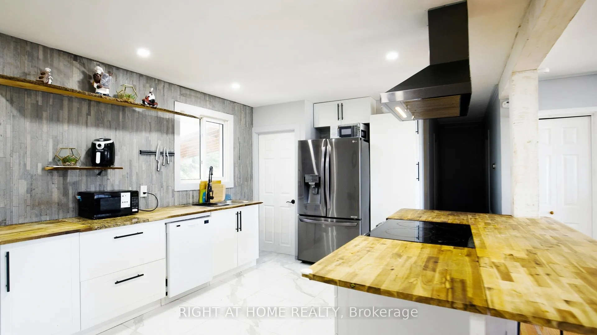 Photo 5 of 134 David Drive, Ottawa, Meadowlands/St. Claire Gardens — HOMEH