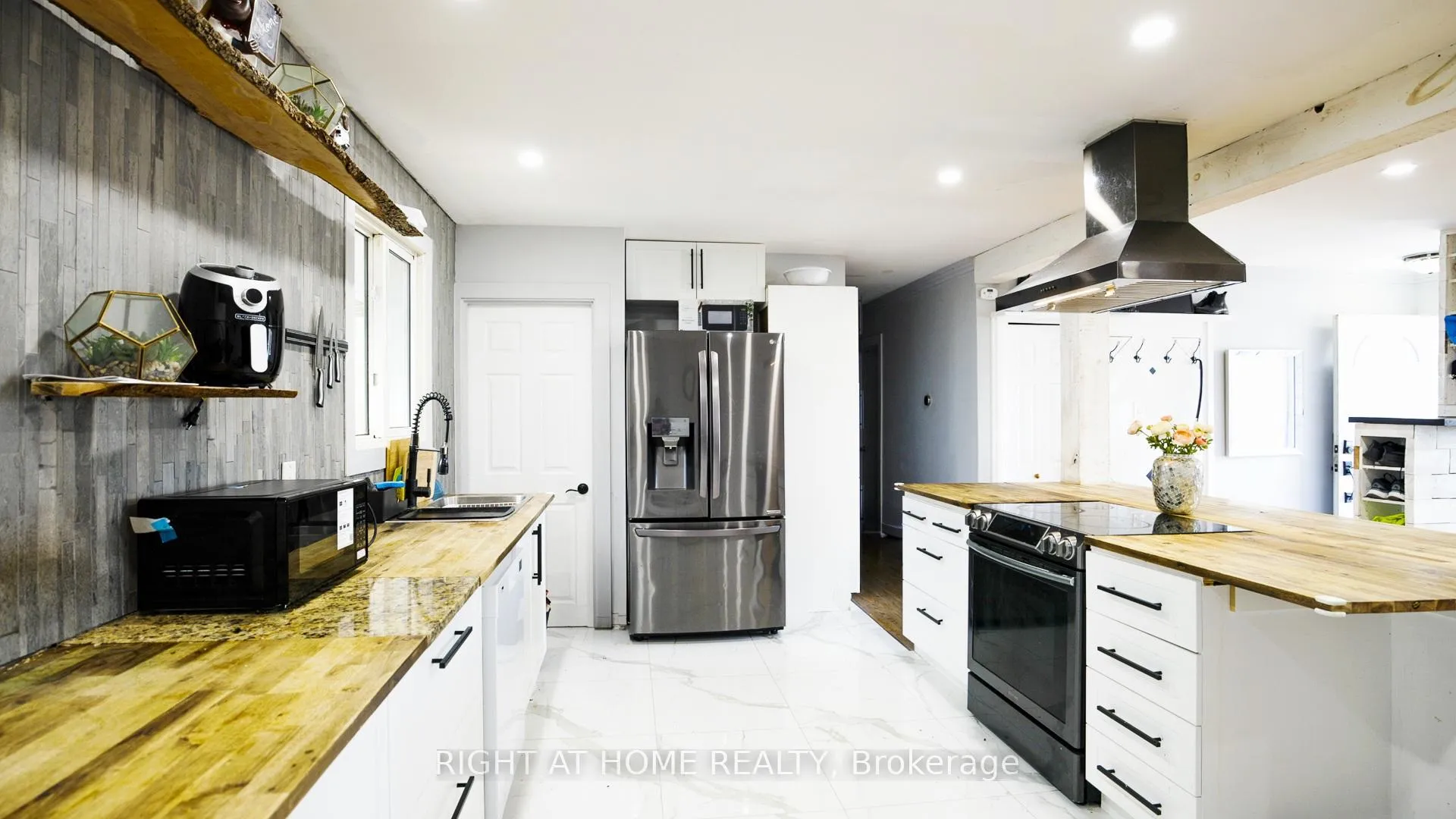 Photo 6 of 134 David Drive, Ottawa, Meadowlands/St. Claire Gardens — HOMEH