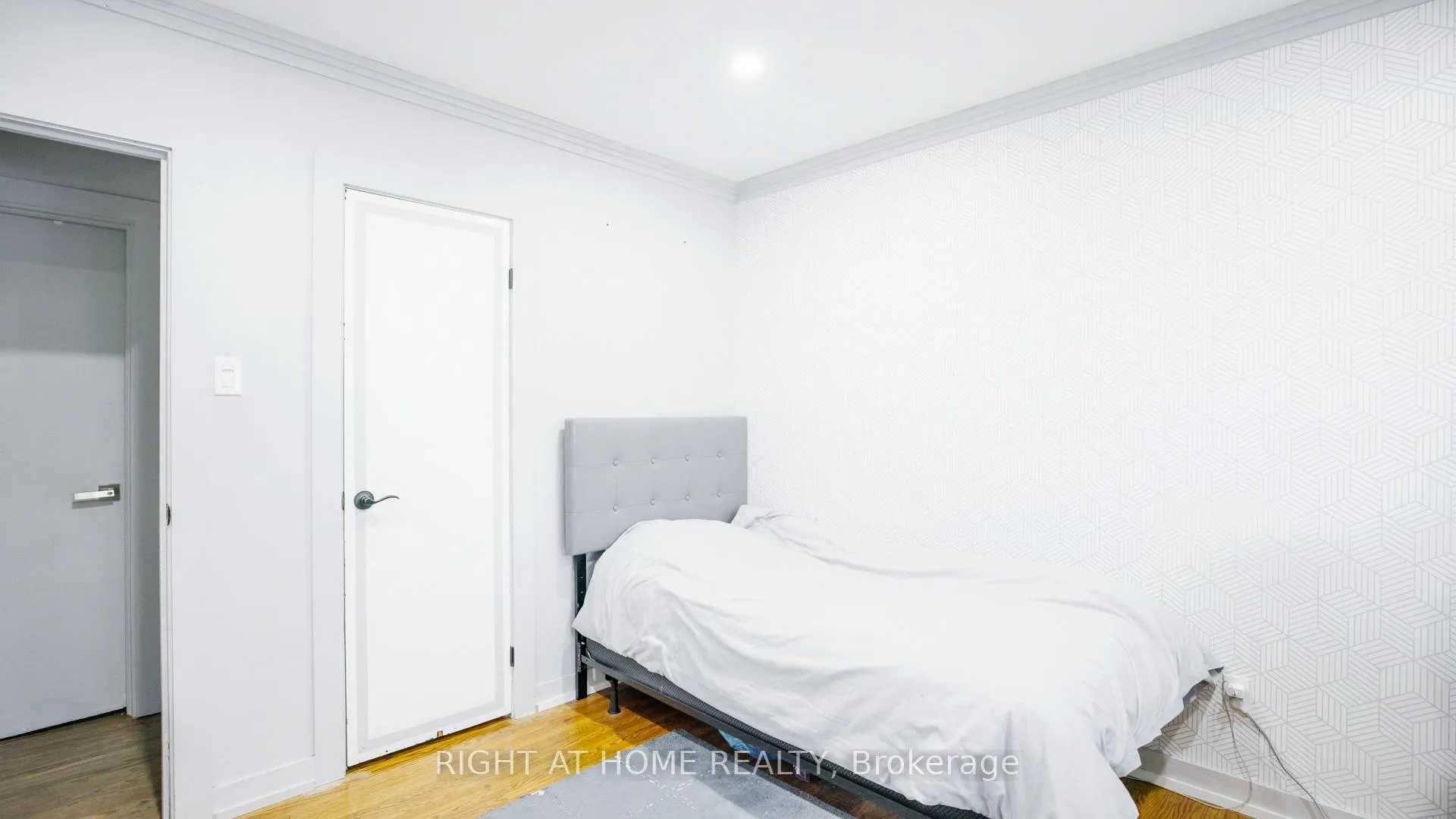 Photo 9 of 134 David Drive, Ottawa, Meadowlands/St. Claire Gardens — HOMEH